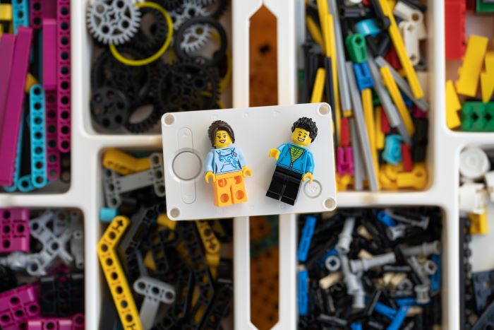 Cultura digital da BNCC: o que é e como trabalhar na escola 2 Peças do conjunto Spike Prime do LEGO Education, que usa metodologia de aprendizagem baseada em problemas