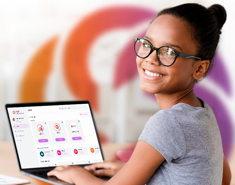 Inteligência Artificial na educação: benefícios e desafios 4 foto de estudante utilizando o Hub Educacional, plataforma educacional que reúne diversas soluções tecnológicas com Inteligência Artificial.