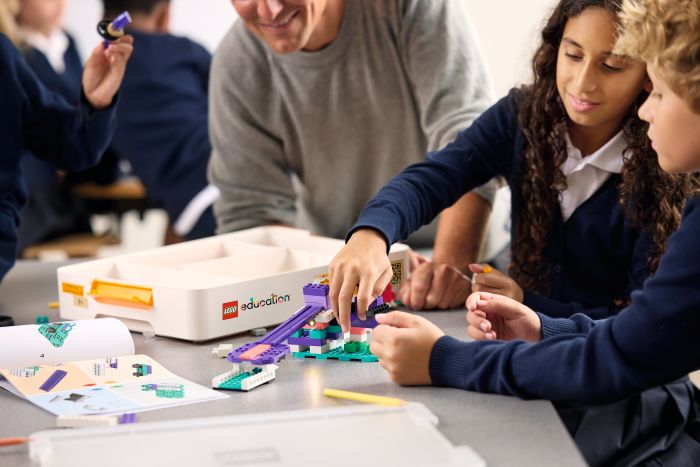 Nexis: a nova solução do Educacional para implementar a BNCC Computação na prática com robótica e IA 1 Aula de robótica com LEGO® Education Computer Science & AI - Nexis