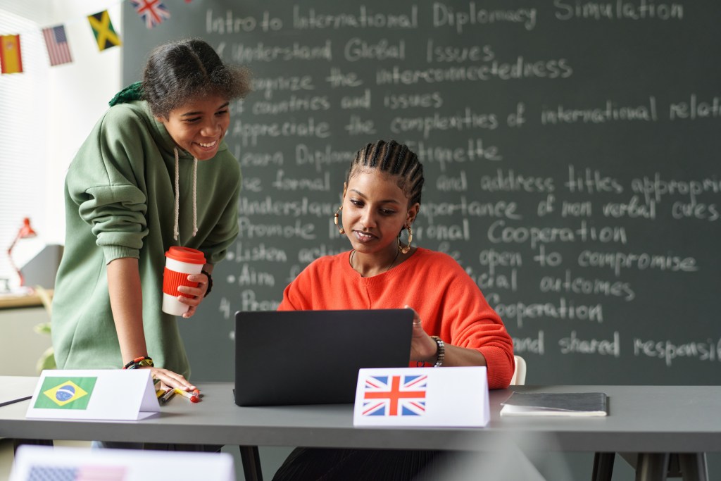Integração Curricular: BNCC e Currículo Bilíngue 2 ensino bilingue e tecnologia